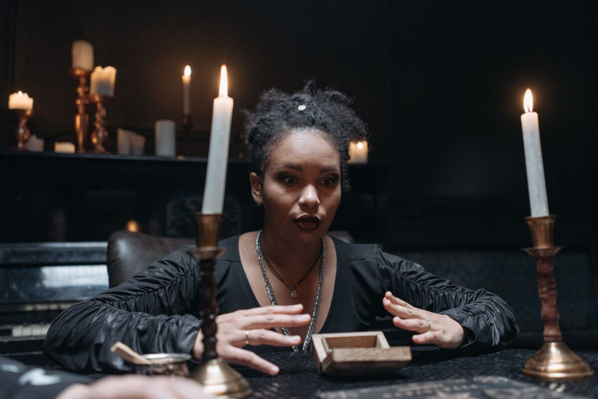 conjuring unspoken arrive choix influencent ils